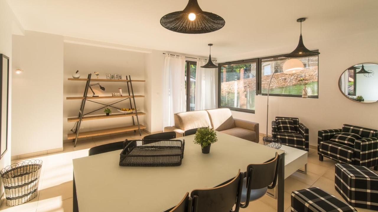Côté Jardin avec Jacuzzi Privatif et parking privé Sarlat-la-Canéda Exterior foto